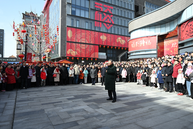 习近平春节前夕在北京看望慰问基层干部群众 向全国各族人民致以美好的新春祝福 祝各族人民幸福安康祝伟大祖国繁荣昌盛