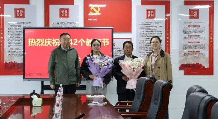 李中耀开展教师节慰问活动